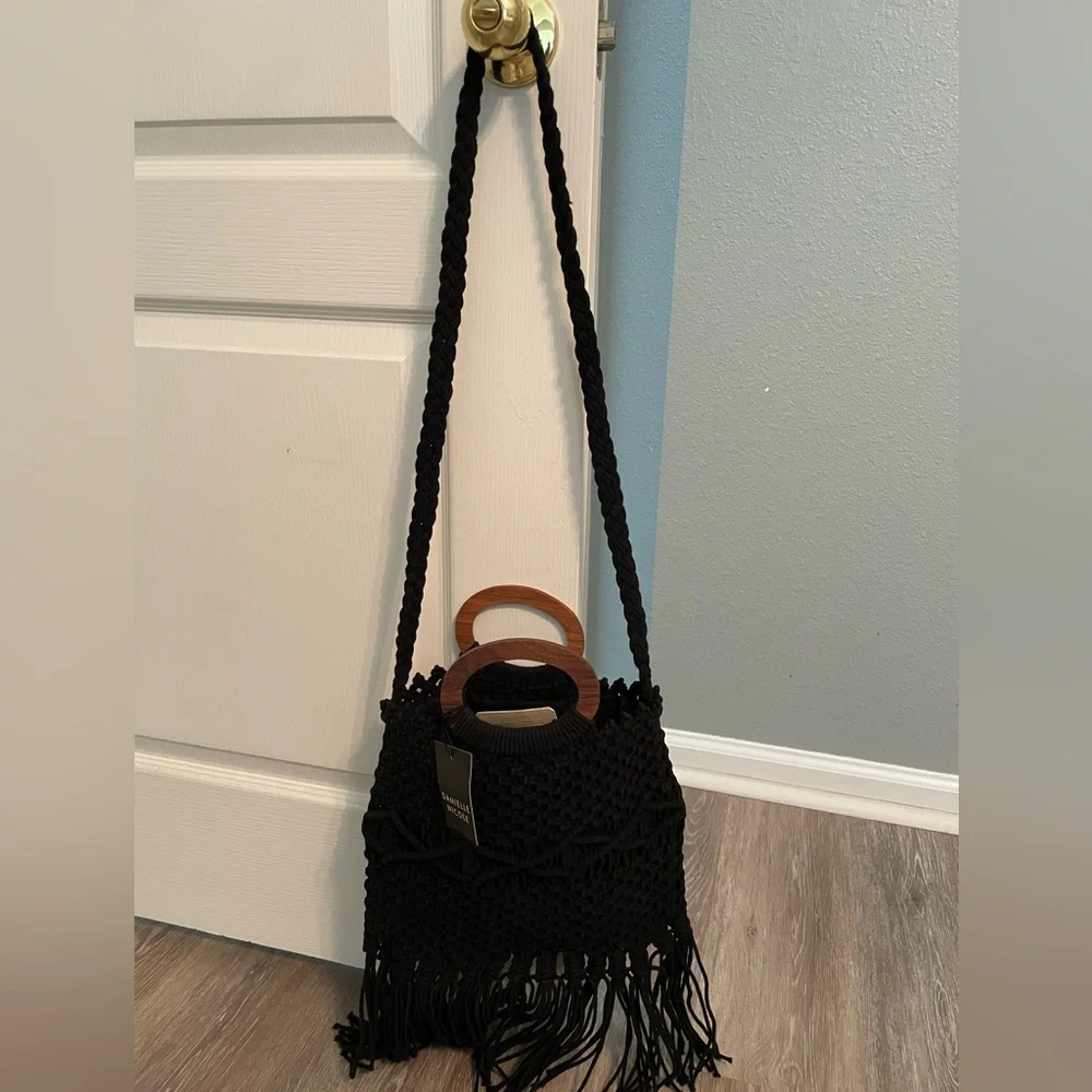NWT Danielle Nicole. Lack weave bag, purse with wooden handles and strap - Picture 4 of 9